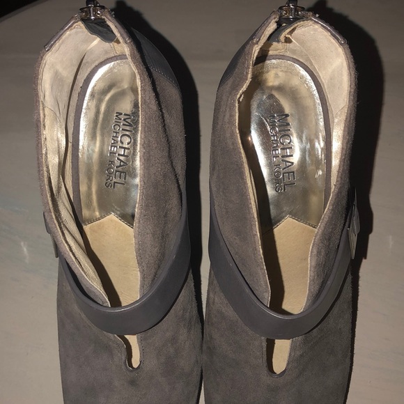 Stunning MK stilettos with peep toe - Picture 5 of 7